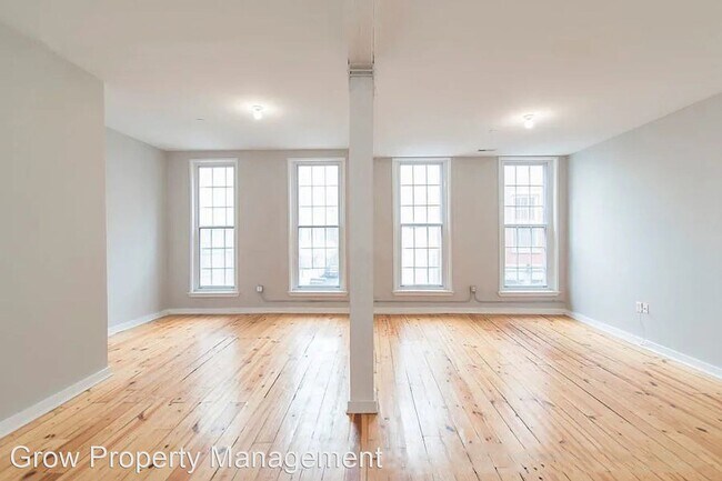 Foto del edificio - 2 br, 1 bath House - 11-13 S Strawberry St...