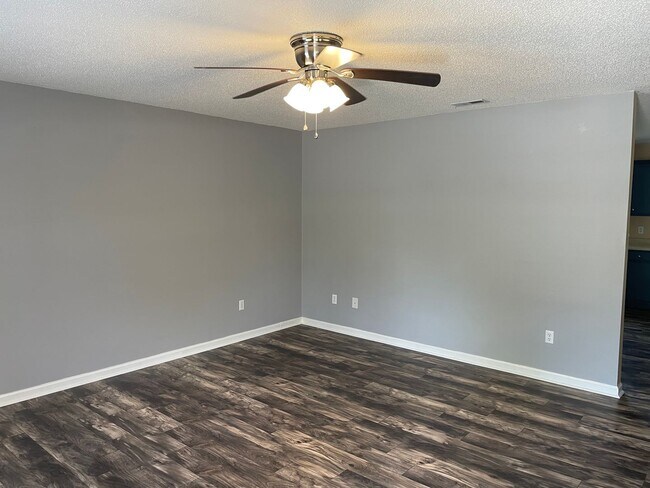 Foto del edificio - 1136 Longleaf Rd