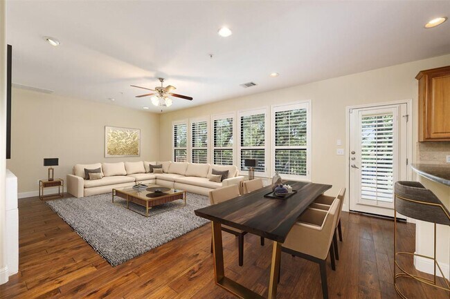 Building Photo - 6701 Covered Bridge Dr