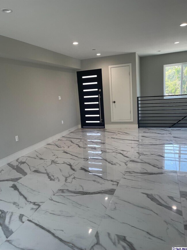 Foto del edificio - 10324 Mt Gleason Ave