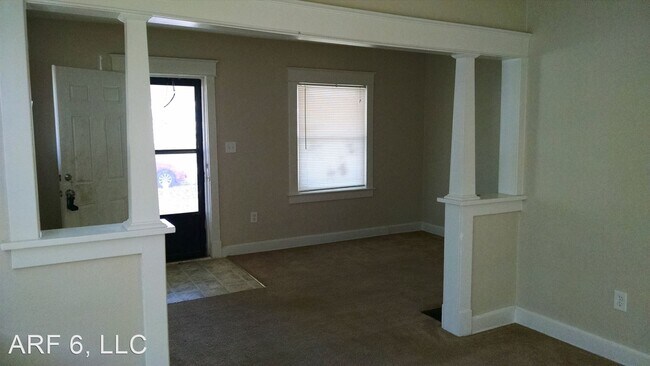 Building Photo - 2 br, 1 bath House - 900 S Cedar Avenue