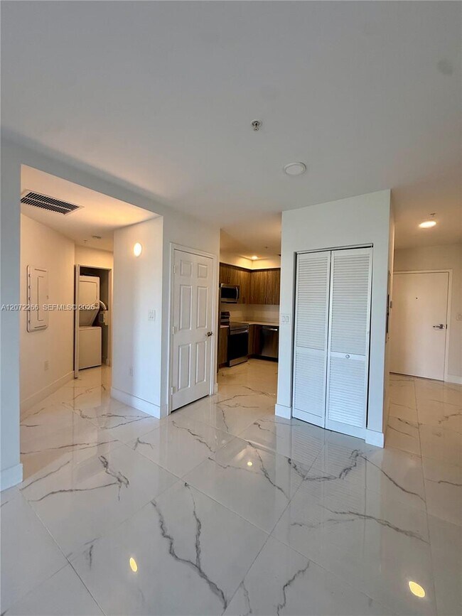 Foto del edificio - 10950 NW 82nd St