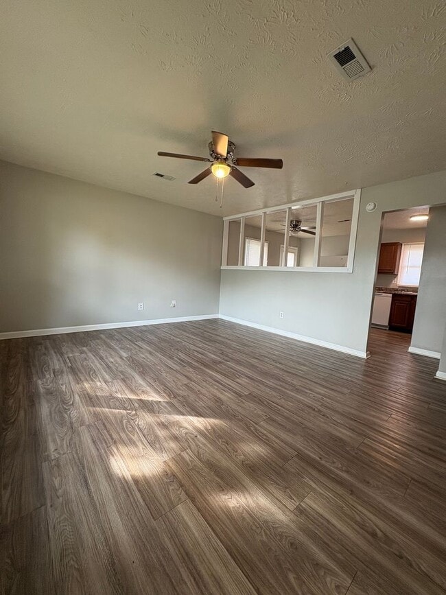 Foto del edificio - 2 Bed 1 Bath Single Family Home