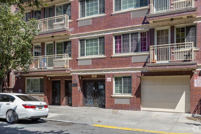 Building Photo - 207 W 115th St