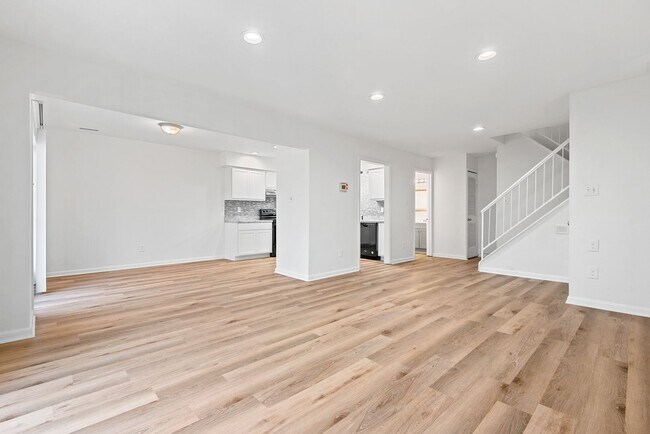 Foto del edificio - Raleigh Townhome: Available Now