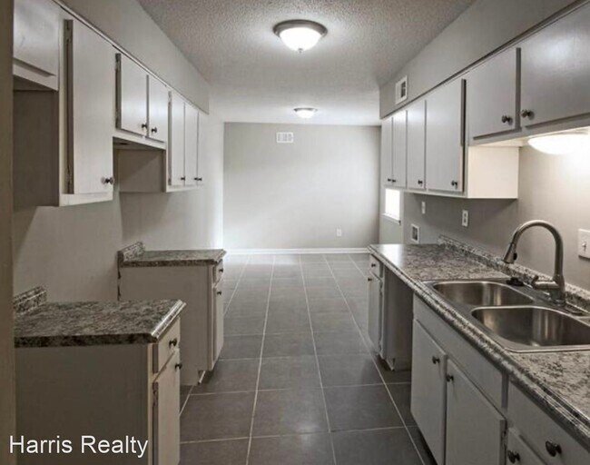 Building Photo - 2 br, 2 bath House - 4406 Wooddale Avenue