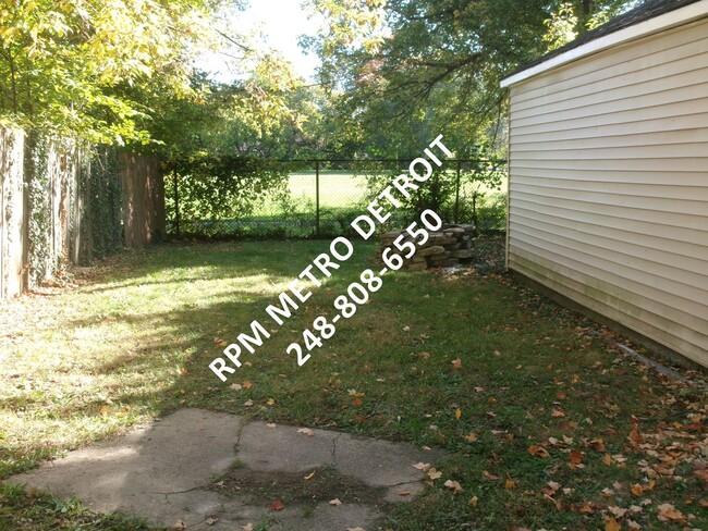 Building Photo - Newly remodeled Brick home in Detroit