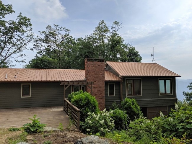 Building Photo - Mountain home with breath taking views