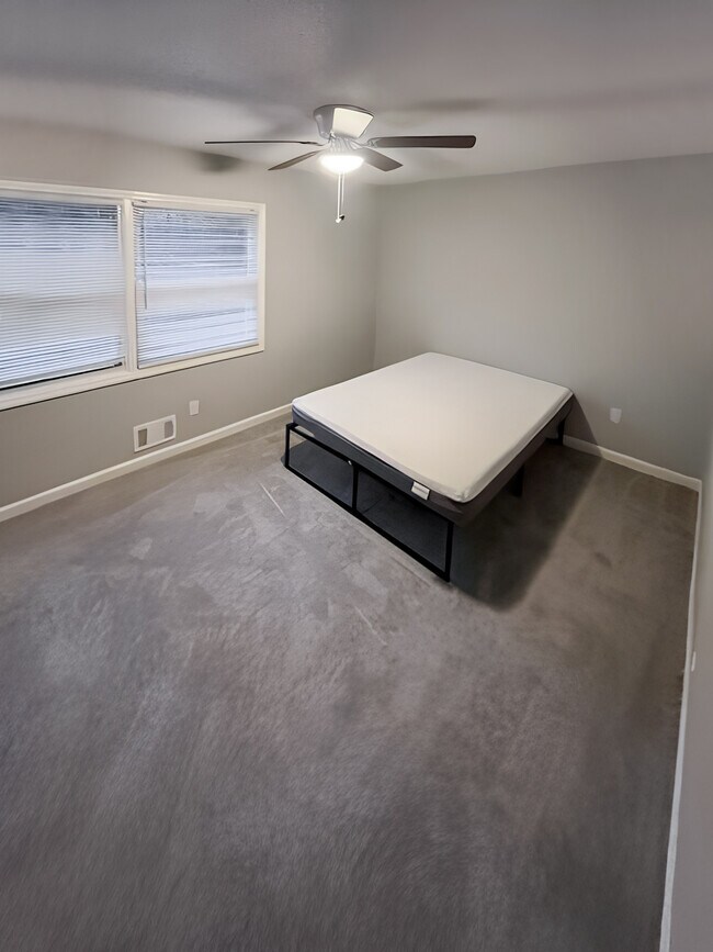 Building Photo - 2660 Burdett Rd