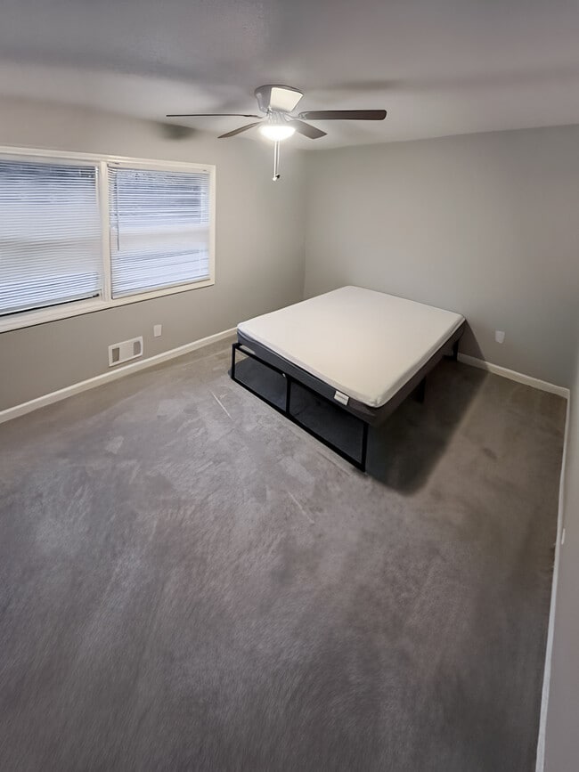 Foto del edificio - 2660 Burdett Rd