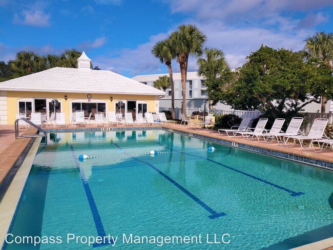 Building Photo - 410 Cerromar Cir S