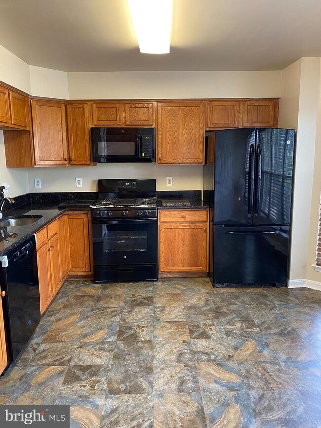 Building Photo - 9271 Kristy Dr