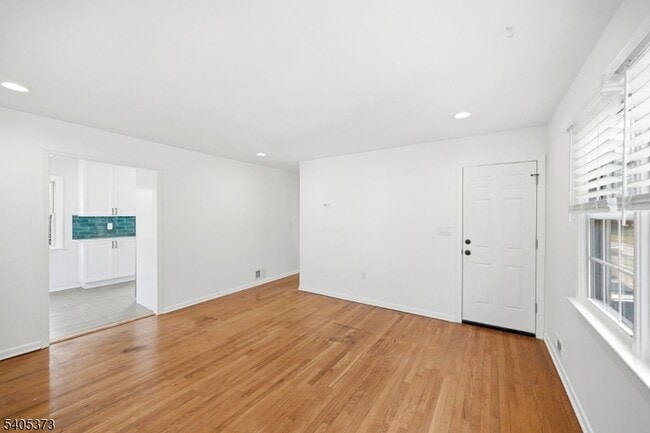 Building Photo - 76 Mt Kemble Ave