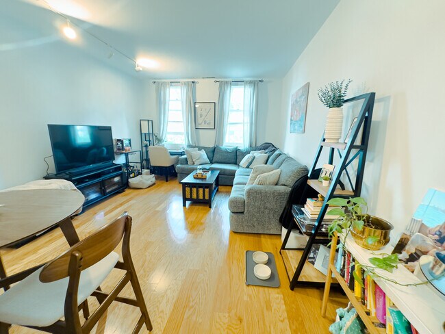 Building Photo - 218 Thorndike St