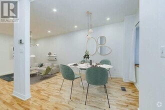 Building Photo - 7 Givins St