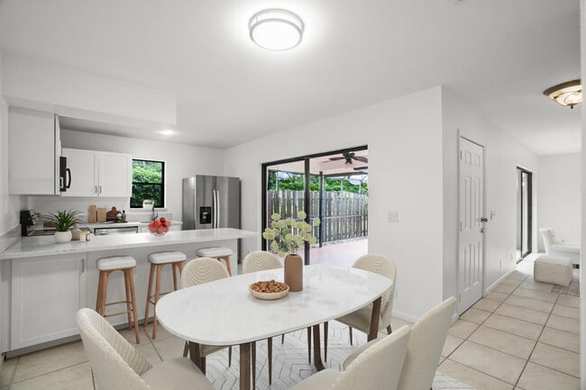 Foto del edificio - 7690 Courtyard Run W