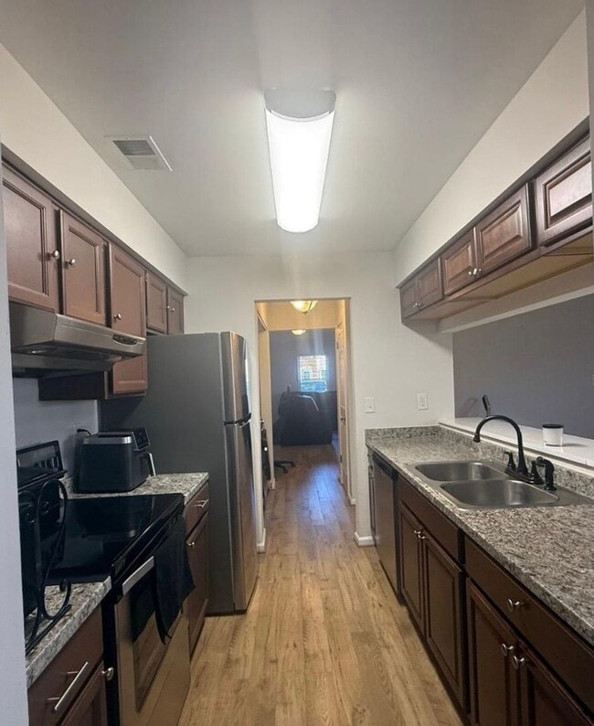 Foto del edificio - BeautifullyTownhome in Sought-After Indian Lakes * Ask Abut Our Zero Deposit*