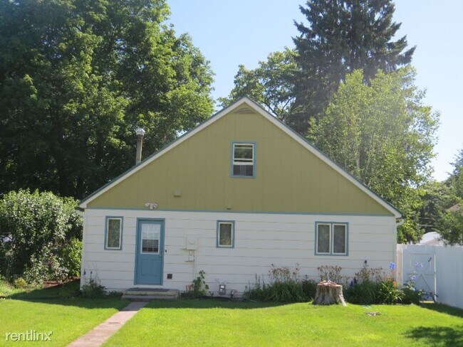 Building Photo - 2 br, 1 bath House - 1028 6th Ave E
