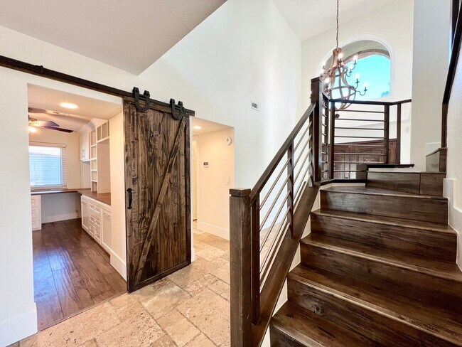 Foto del edificio - Stylish 3BD/2.5BA home near Harry Reid Air...