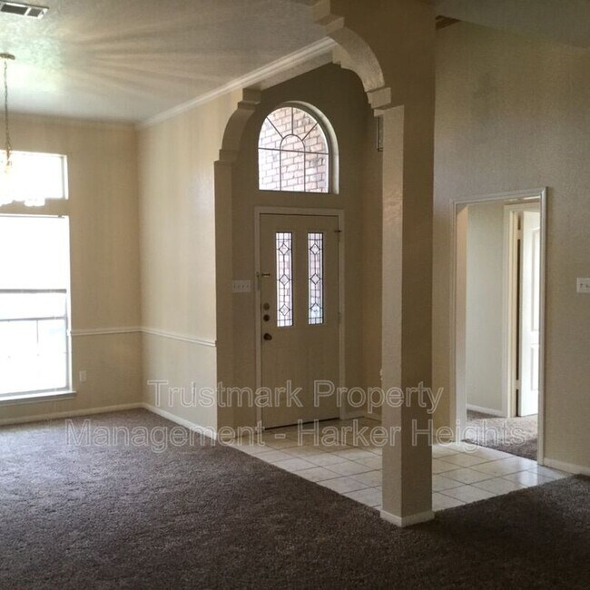 Building Photo - 1602 Man O War Dr