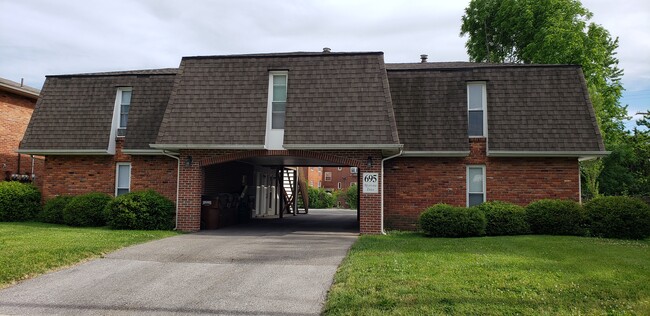 Welcome to Riverview Apartments! - 695 Riverview Dr