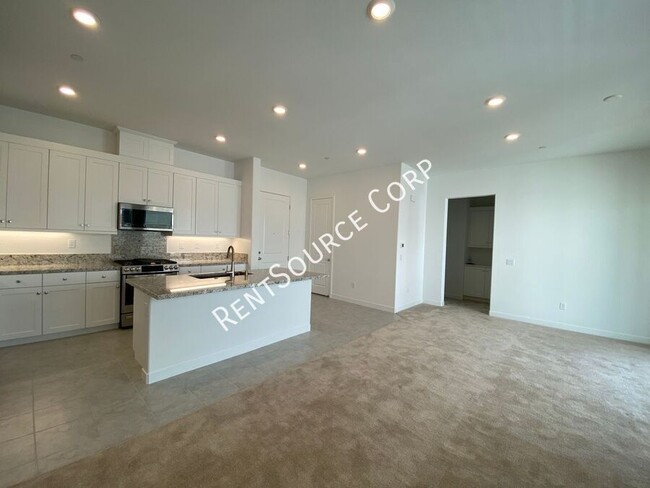 Foto del edificio - 3 Bedroom, 2022 New Construction Flat w/ S...