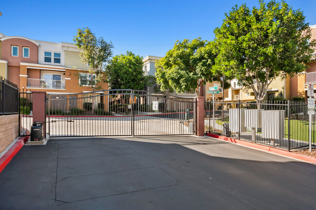 Gated Entry - 3137 Trinity Bay Plz