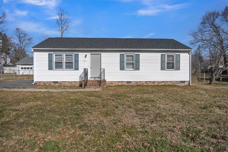 Primary Photo - 104 E Huntsman Rd