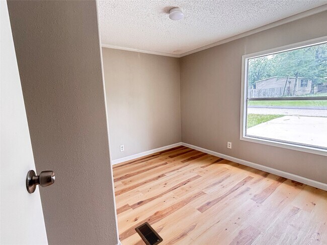 Building Photo - 229 Morris Ln