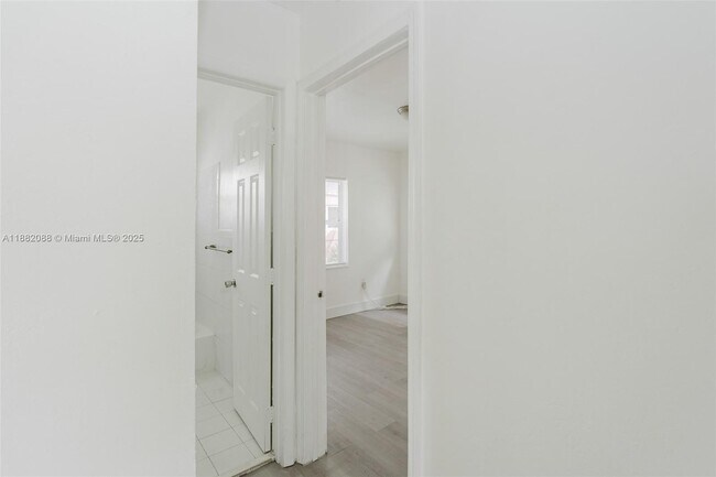 Foto del edificio - 7021 NW 4th Ct