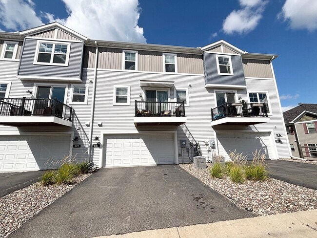 Foto del edificio - 821 Roselyn Dr
