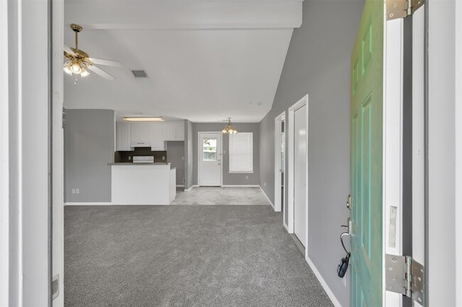Foto del edificio - 16245 Sun View Ln