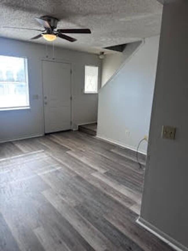 Building Photo - 1516 Kraft Ave