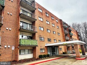 Building Photo - 7202 Rockland Hills Dr