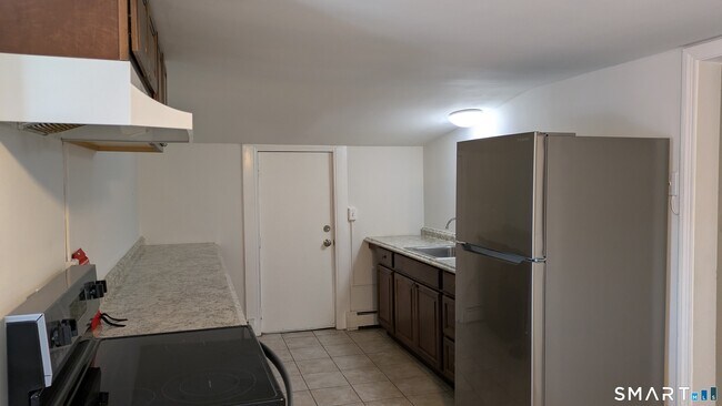 Foto del edificio - 657 Naugatuck Ave