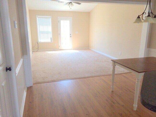 Foto del edificio - 221 Sunview Dr