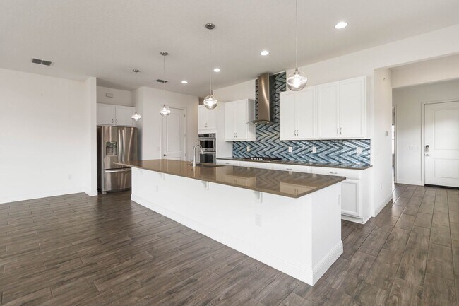 Foto del edificio - Twin Lakes 55+ Gated Active Adult Community