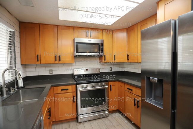 Foto del edificio - Upstairs 2 Bedroom / 2 Bathroom Condo in t...