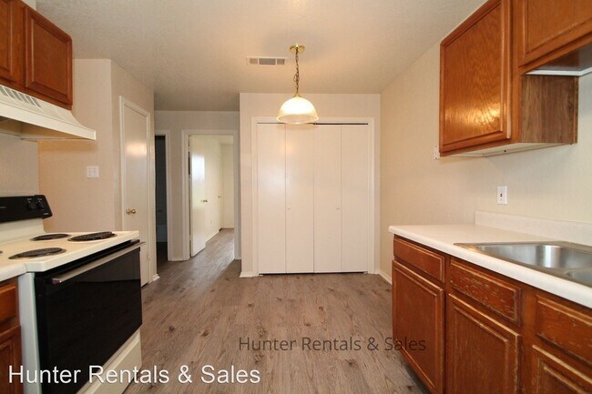 Building Photo - 1714 Benttree Dr