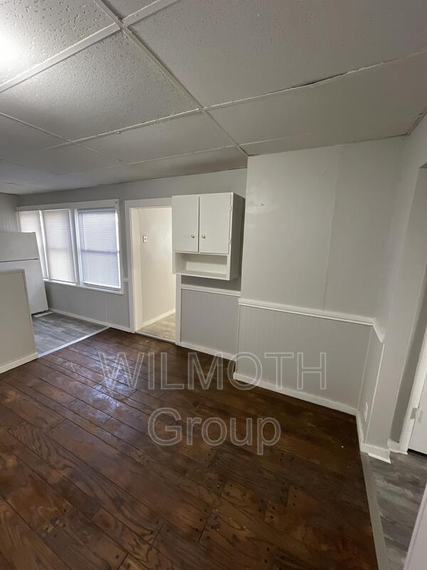 Building Photo - 303 2nd St