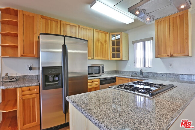 Foto del edificio - 1930 N Vermont Ave