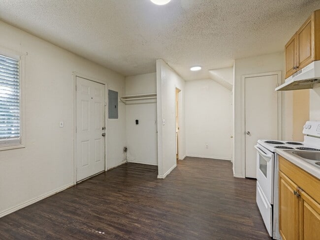 Building Photo - 1410 Arvel Cir