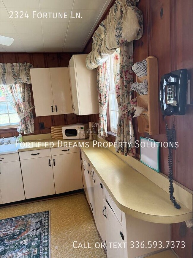 Foto del edificio - 2324 Fortune Ln