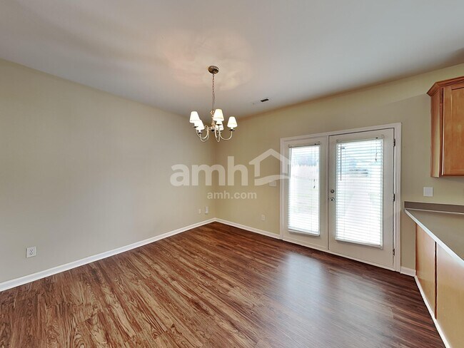 Foto del edificio - 13644 Swinton Rd