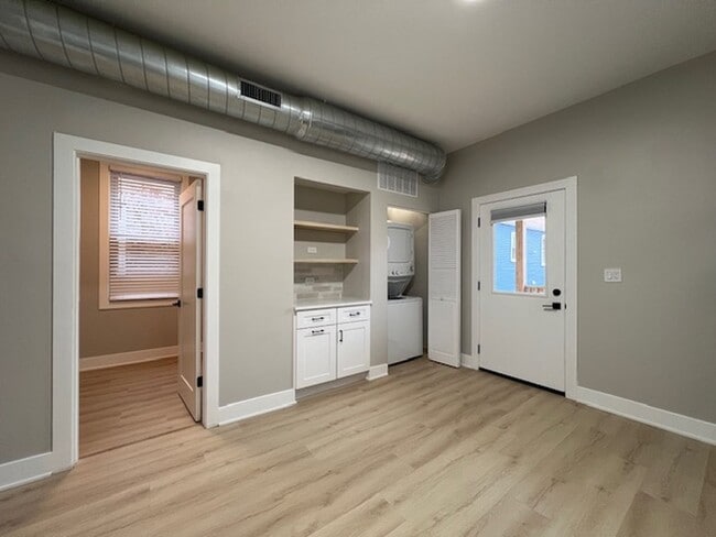 Building Photo - 3640 W Fullerton Ave