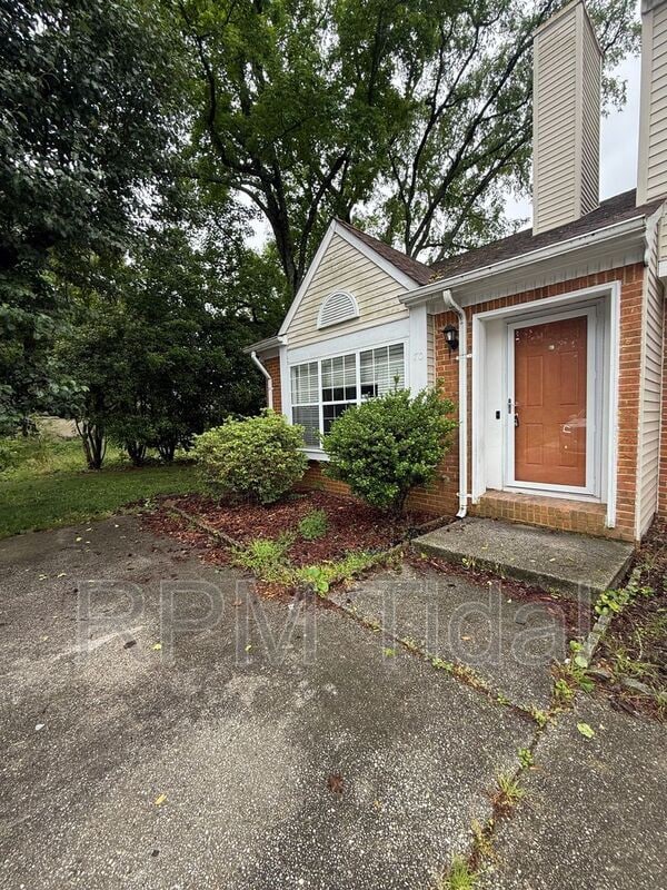 Building Photo - 70 Riverchase Dr
