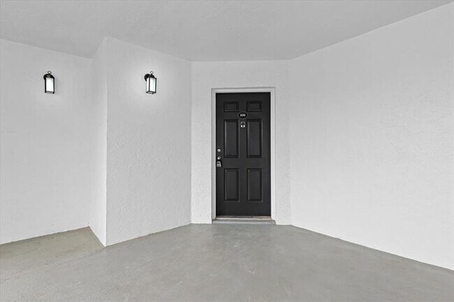 Building Photo - 2445 SW 18th Terrace
