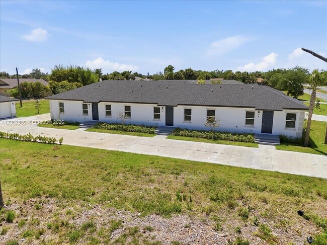 Building Photo - 195 West Dr
