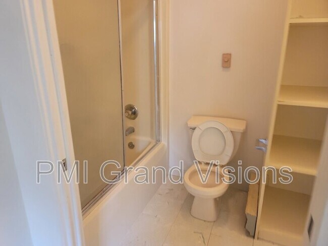 Building Photo - 1305 18th St