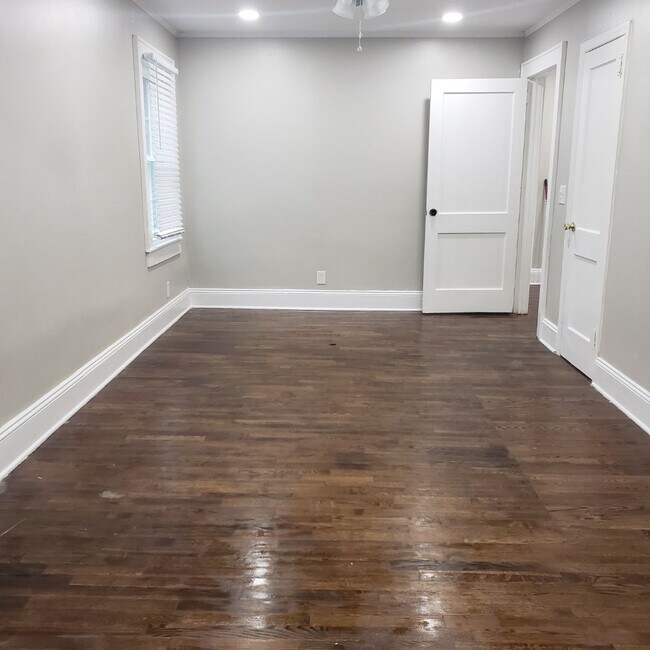 Foto del edificio - AVAILABLE TO SHOW!